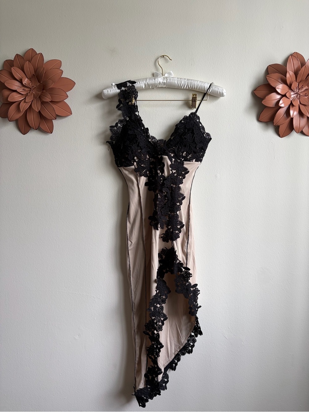 Floral Lace-Trim Chemise in Nude & Black